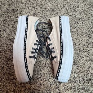 Girls Keds light pink platform bottom. New and never worn